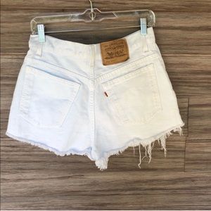 🛍closet closing🛍 levi’s 954 reg white shorts